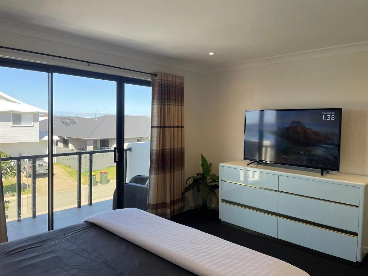 Waterside Holiday Home Redcliffe 0*,