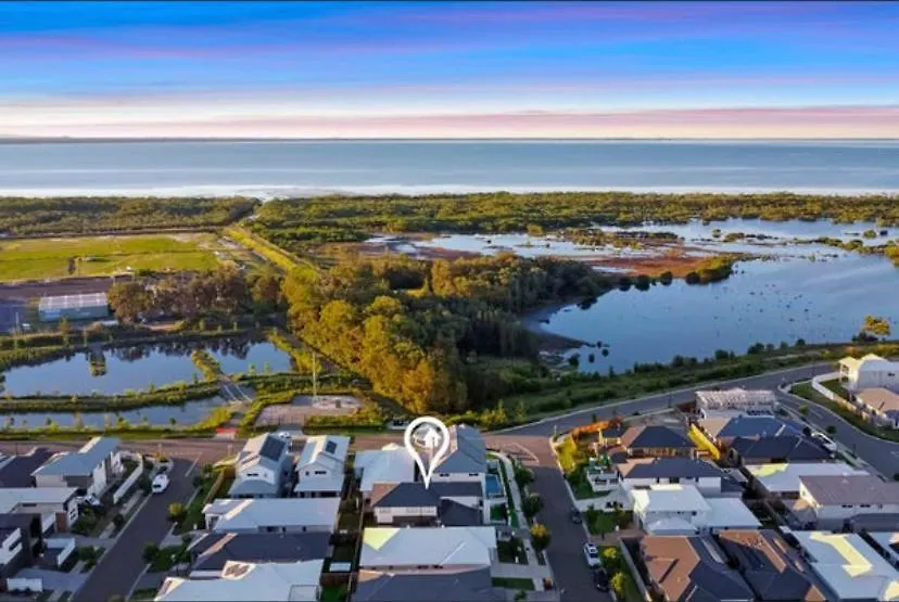 Waterside Holiday Home Redcliffe Australia