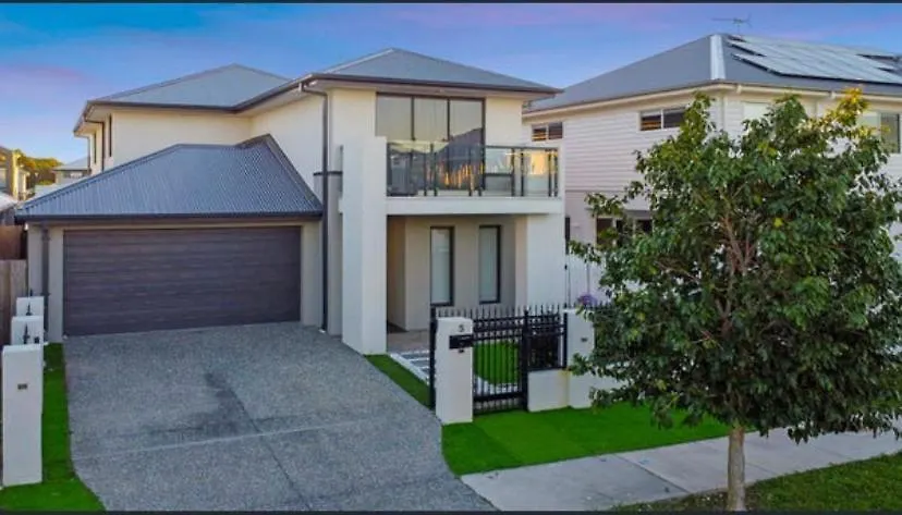 Waterside Holiday Home Redcliffe