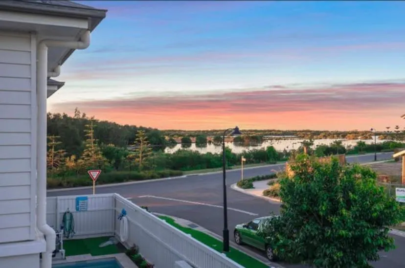 Waterside Holiday Home Redcliffe